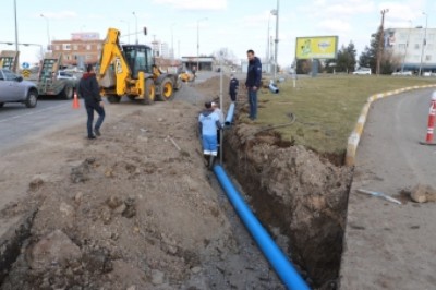 Mahabad Bulvarında yağmur suyu hattı deplase edildi