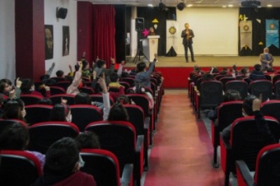 Öğrencilere çevre temizliği eğitimi