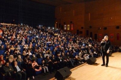 Sanatçı Mustafa Cihat Diyarbakırlılar için sevilen ezgilerini seslendirdi