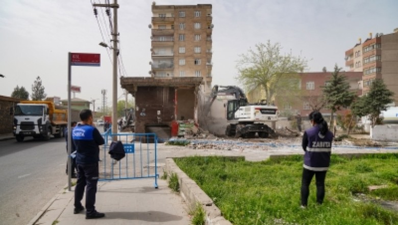 Bağlar’da kamulaştırılan yapının yıkımı gerçekleşti
