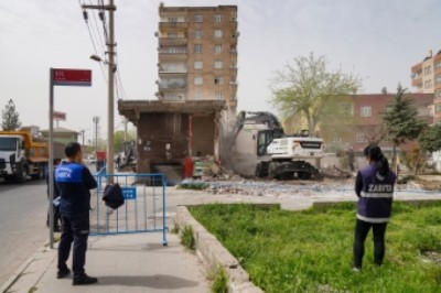Bağlar’da kamulaştırılan yapının yıkımı gerçekleşti