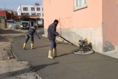 DİSKİ Ergani’de açıkta akan kanalizasyon sorununu giderdi