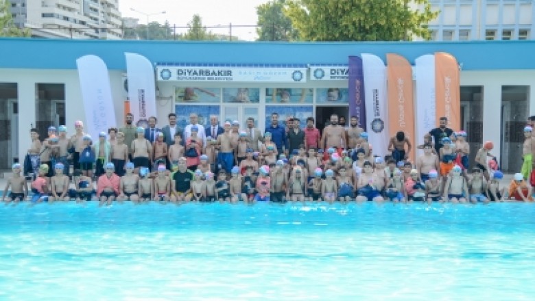 Öğrencilere spor malzemesi desteği sürüyor